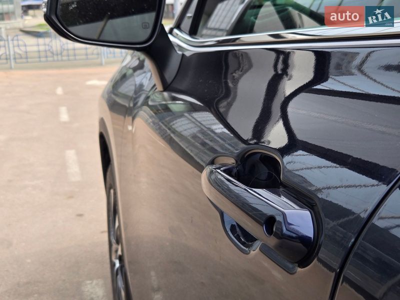 Внедорожник / Кроссовер Toyota Highlander 2022 в Киеве