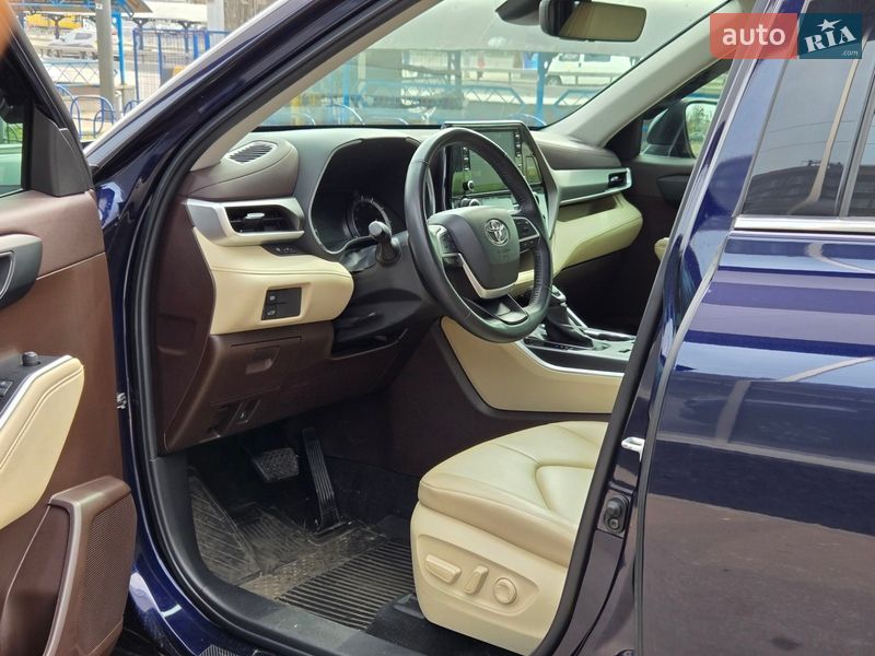 Внедорожник / Кроссовер Toyota Highlander 2022 в Киеве