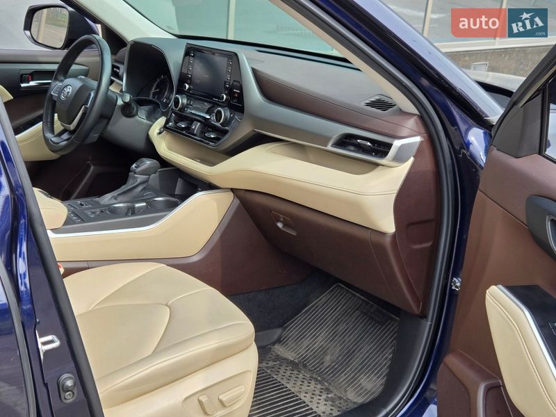 Внедорожник / Кроссовер Toyota Highlander 2022 в Киеве