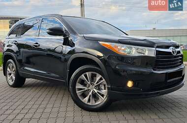Внедорожник / Кроссовер Toyota Highlander 2015 в Хмельницком