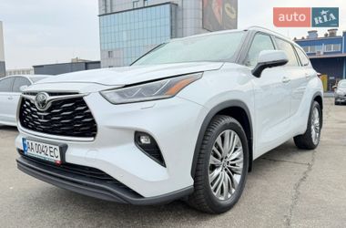 Внедорожник / Кроссовер Toyota Highlander 2022 в Киеве