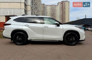 Внедорожник / Кроссовер Toyota Highlander 2025 в Киеве