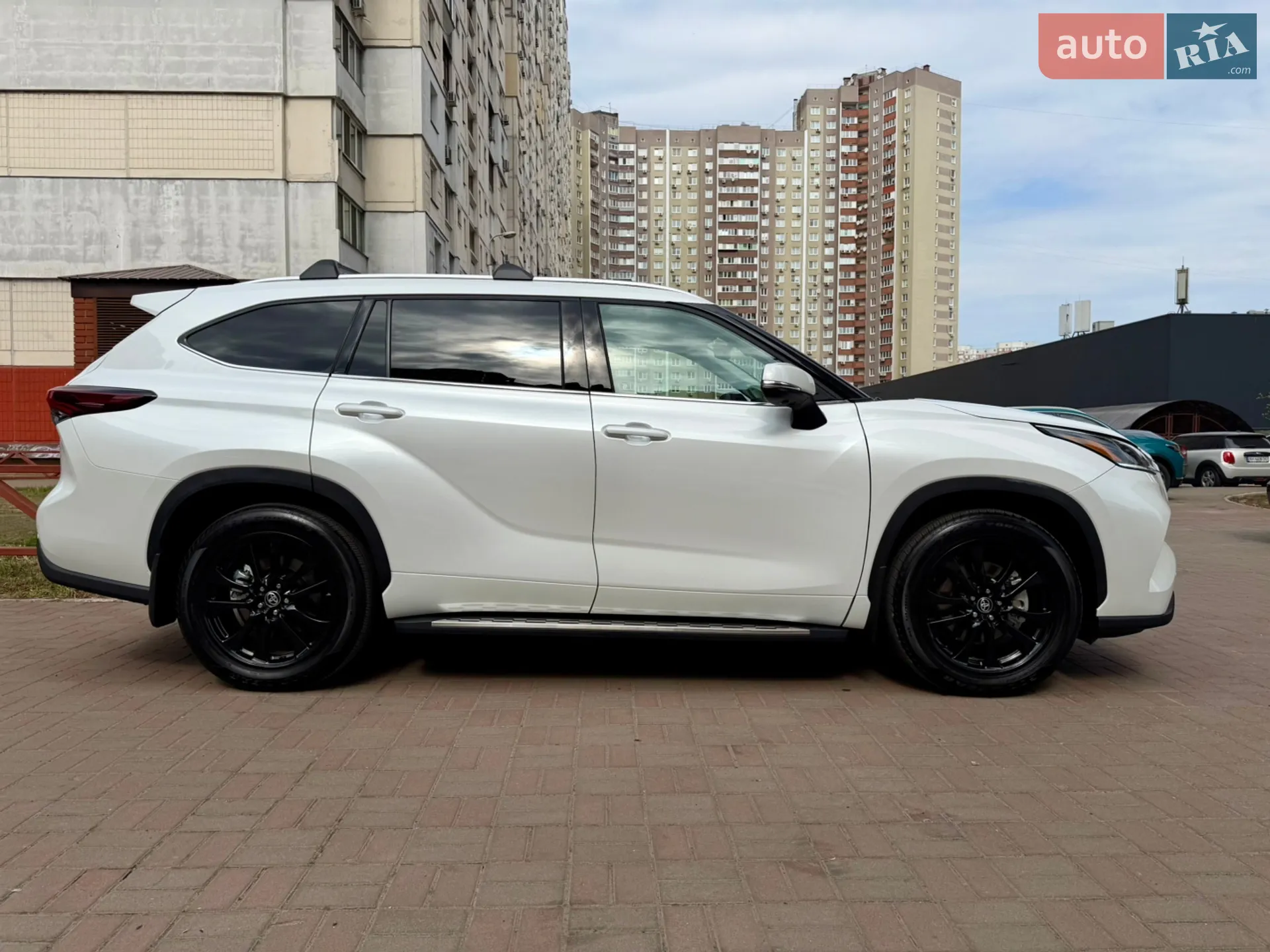 2025 Toyota Highlander - фото 1