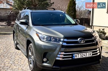 Внедорожник / Кроссовер Toyota Highlander 2018 в Ивано-Франковске