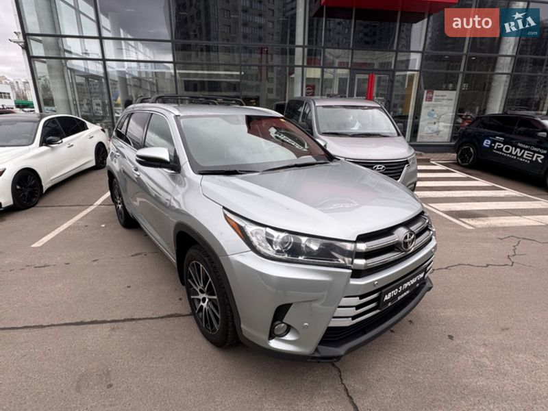 Внедорожник / Кроссовер Toyota Highlander 2017 в Киеве