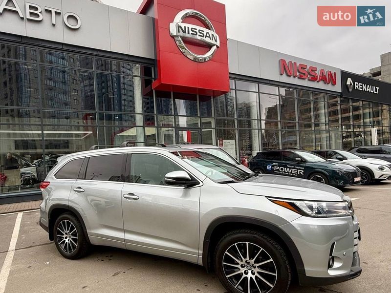 Внедорожник / Кроссовер Toyota Highlander 2017 в Киеве