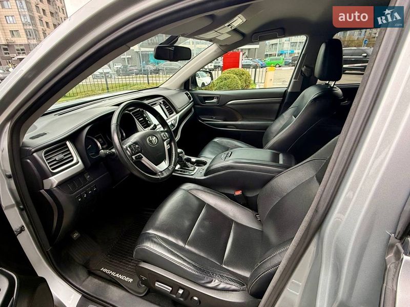 Внедорожник / Кроссовер Toyota Highlander 2017 в Киеве