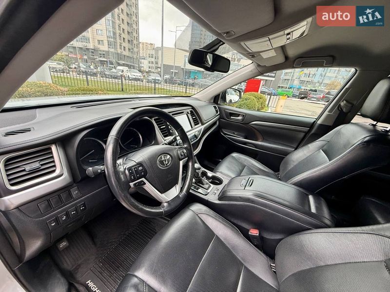 Внедорожник / Кроссовер Toyota Highlander 2017 в Киеве
