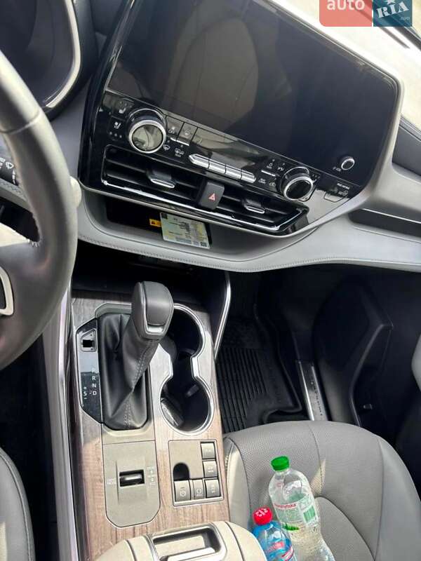 Внедорожник / Кроссовер Toyota Highlander 2023 в Днепре