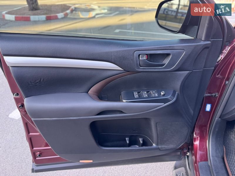 Позашляховик / Кросовер Toyota Highlander 2015 в Києві