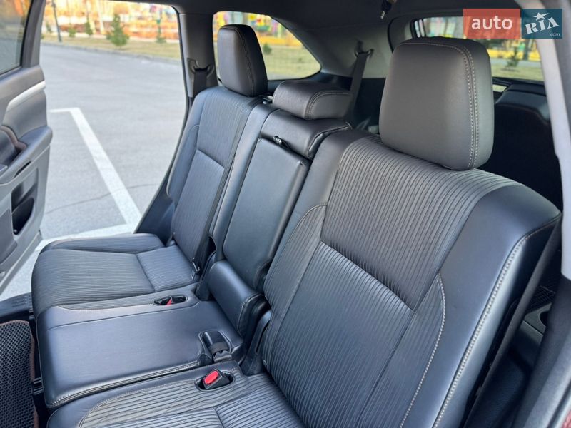 Позашляховик / Кросовер Toyota Highlander 2015 в Києві
