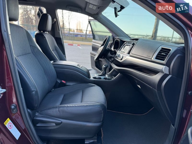 Позашляховик / Кросовер Toyota Highlander 2015 в Києві