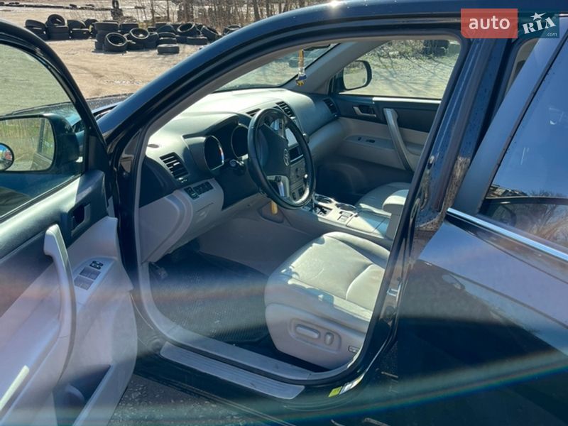 Позашляховик / Кросовер Toyota Highlander 2013 в Вишгороді