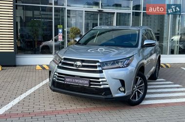 Внедорожник / Кроссовер Toyota Highlander 2018 в Чернигове