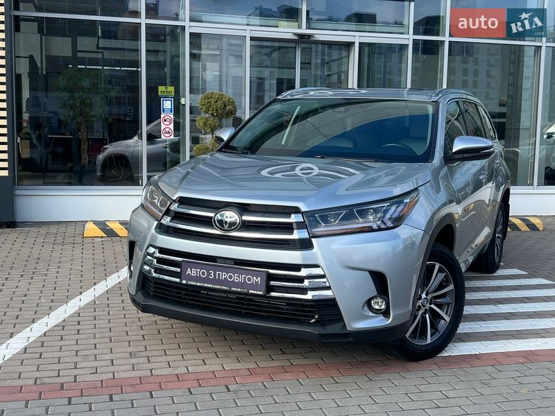 Внедорожник / Кроссовер Toyota Highlander 2018 в Чернигове