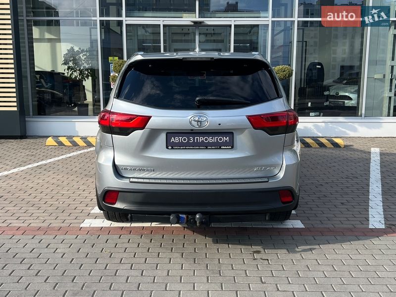 Внедорожник / Кроссовер Toyota Highlander 2018 в Чернигове