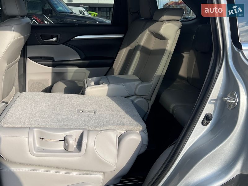 Внедорожник / Кроссовер Toyota Highlander 2018 в Чернигове