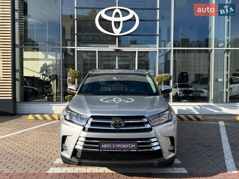 Внедорожник / Кроссовер Toyota Highlander 2018 в Чернигове