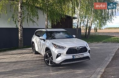 Внедорожник / Кроссовер Toyota Highlander 2021 в Ровно