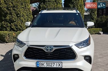 Позашляховик / Кросовер Toyota Highlander 2020 в Рівному