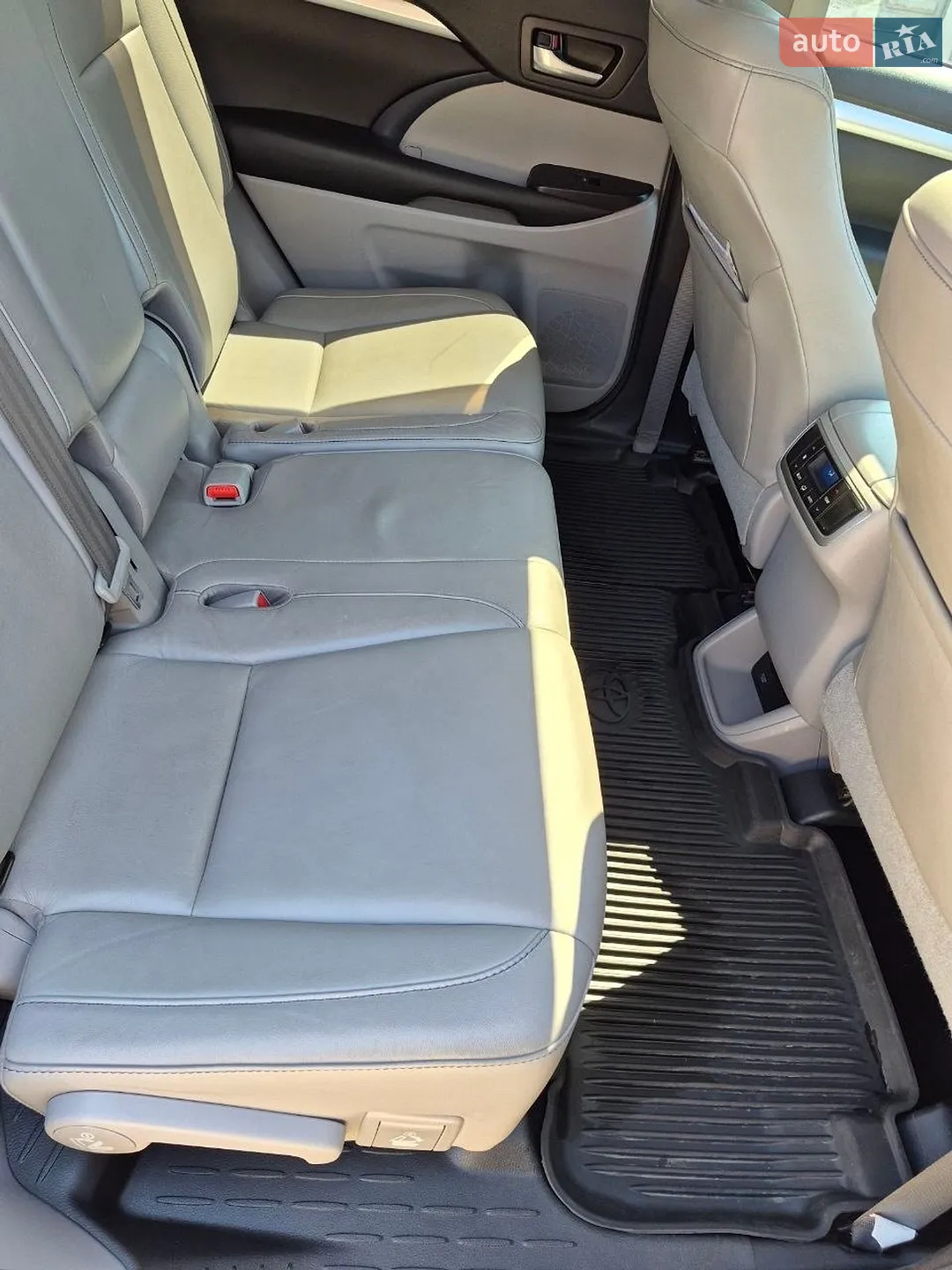 2017 Toyota Highlander - мініатюра 18