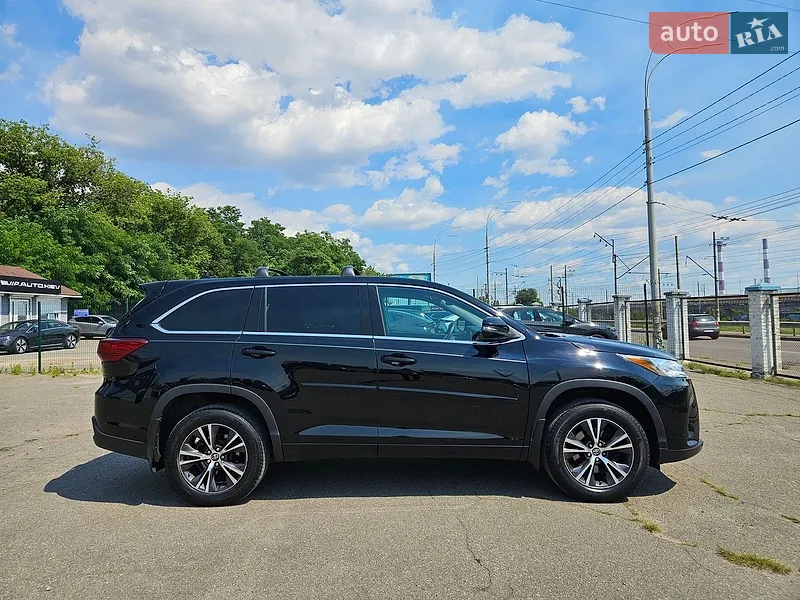 Toyota Highlander 2018 VIN 5TDBZRFH5JS899680 фото оголошення 3 з 75