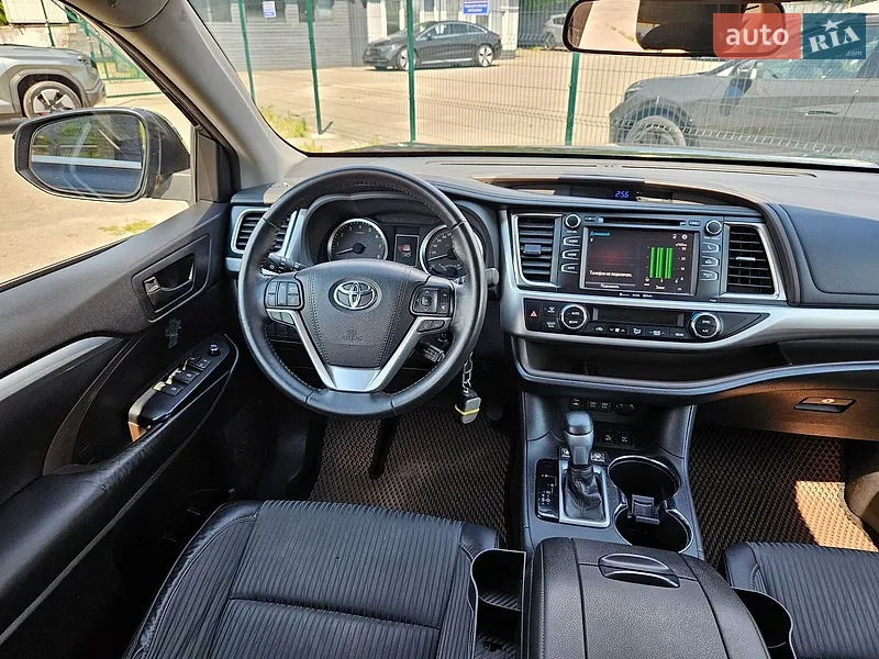 Toyota Highlander 2018 VIN 5TDBZRFH5JS899680 фото оголошення 10 з 75