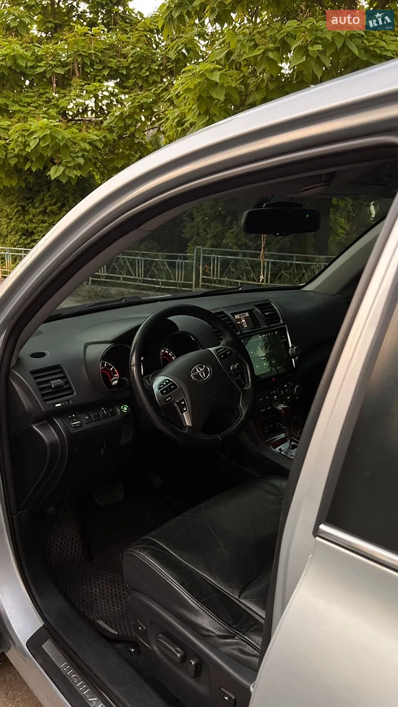 2011 Toyota Highlander - фото 1