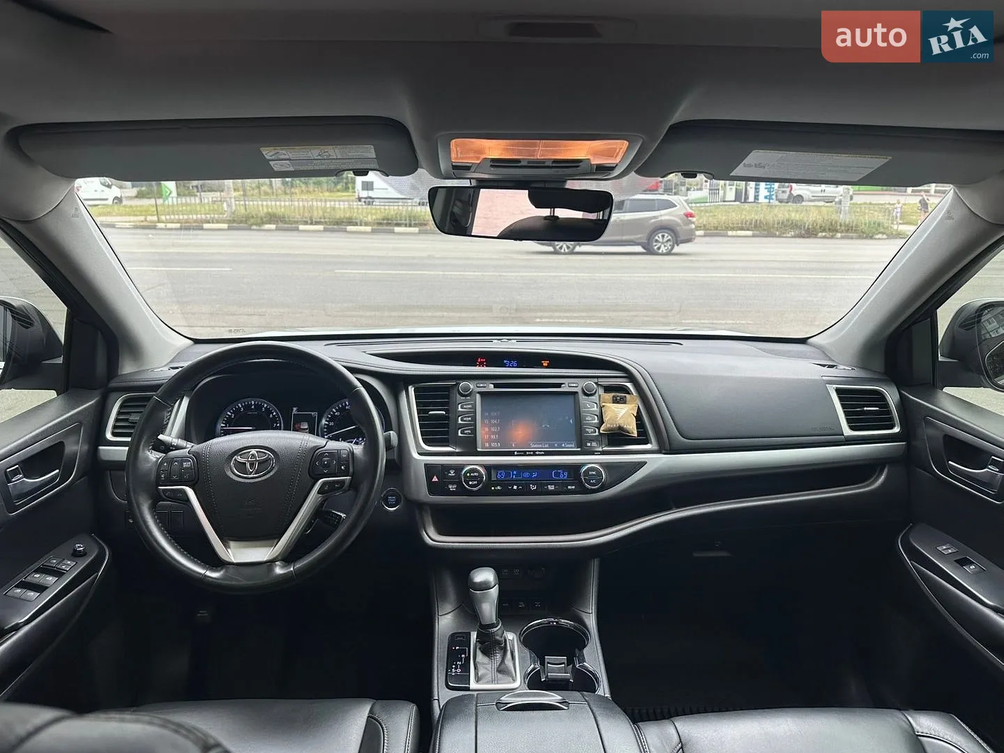 2017 Toyota Highlander - мініатюра 8