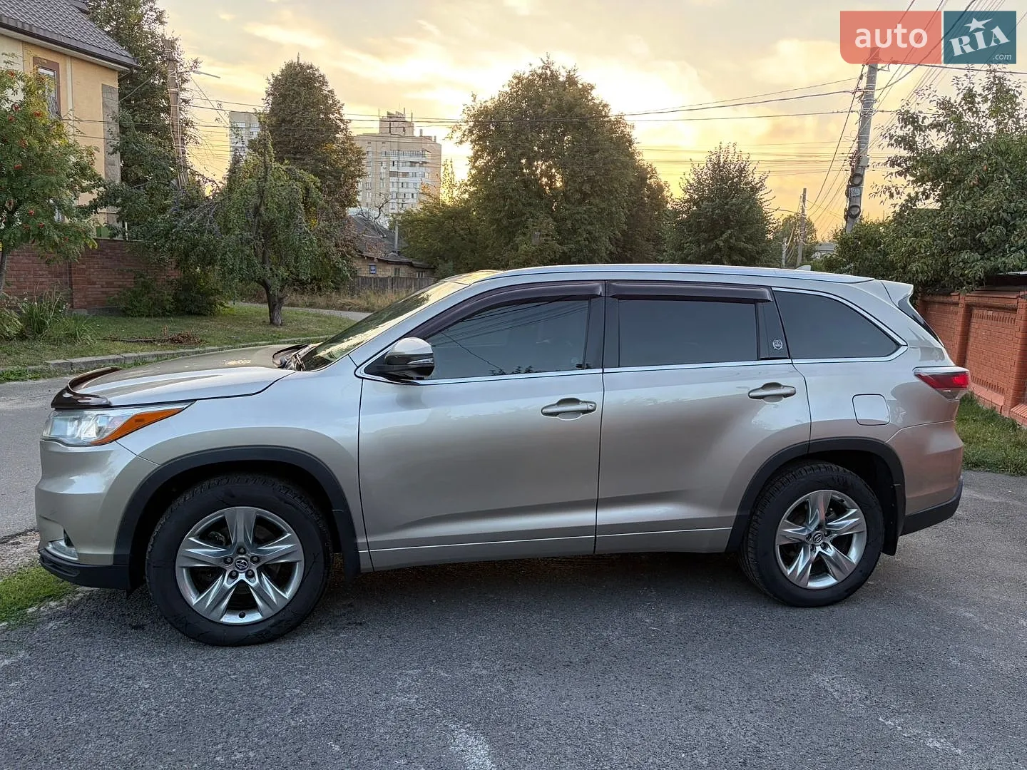 2016 Toyota Highlander - мініатюра 3