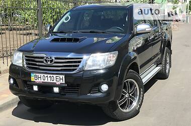 Позашляховик / Кросовер Toyota Hilux 2014 в 