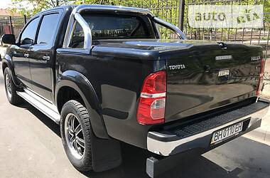 Позашляховик / Кросовер Toyota Hilux 2014 в 