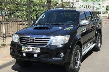 Позашляховик / Кросовер Toyota Hilux 2014 в 