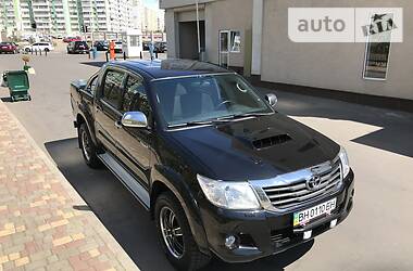 Позашляховик / Кросовер Toyota Hilux 2014 в 