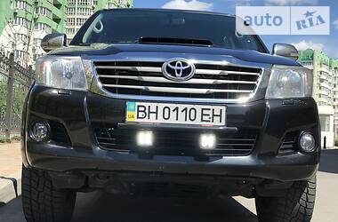 Позашляховик / Кросовер Toyota Hilux 2014 в 