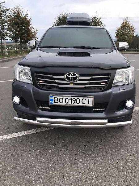 Внедорожник / Кроссовер Toyota Hilux 2014 в Кременце