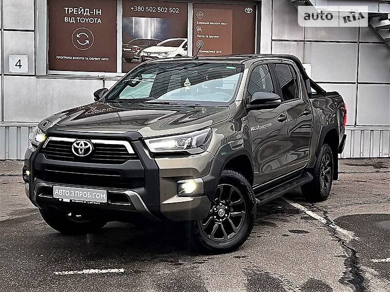 Внедорожник / Кроссовер Toyota Hilux 2021 в 