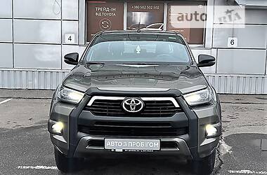 Внедорожник / Кроссовер Toyota Hilux 2021 в 