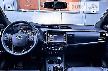 Внедорожник / Кроссовер Toyota Hilux 2021 в 