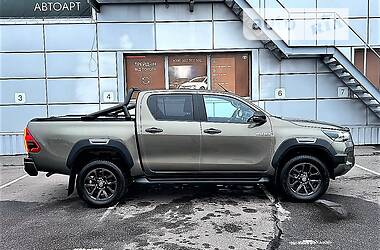 Внедорожник / Кроссовер Toyota Hilux 2021 в 