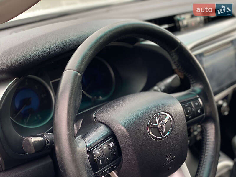 Пикап Toyota Hilux 2017 в Ужгороде