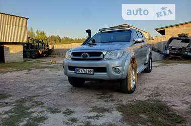 Пикап Toyota Hilux 2011 в Сарнах