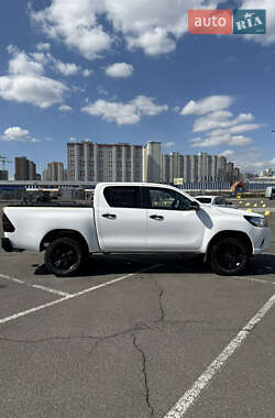 Пикап Toyota Hilux 2017 в 