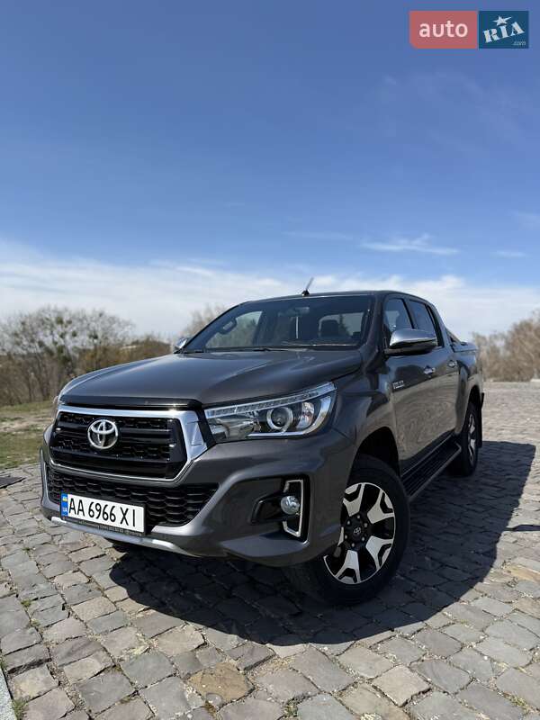 Пикап Toyota Hilux 2019 в 