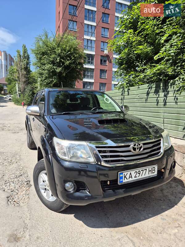 Пикап Toyota Hilux 2013 в Тернополе