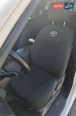 Пикап Toyota Hilux 2013 в 
