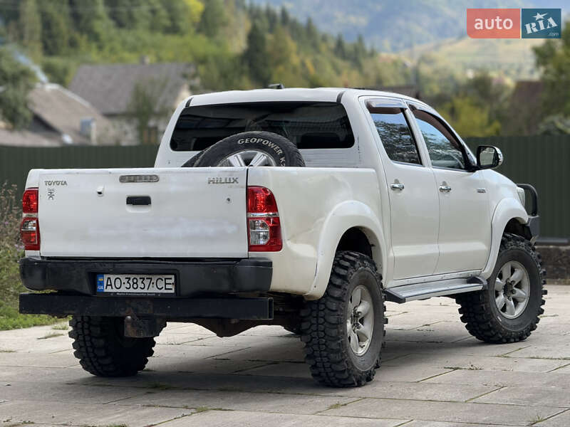 Пікап Toyota Hilux 2011 в Міжгір'ї