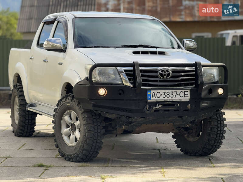 Пікап Toyota Hilux 2011 в Міжгір'ї