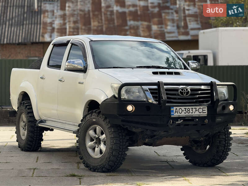 Пікап Toyota Hilux 2011 в Міжгір'ї