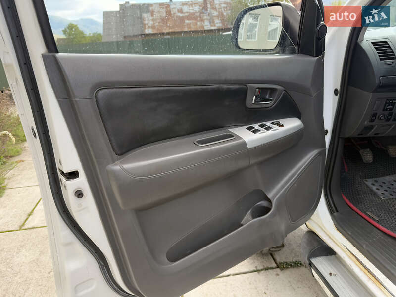 Пікап Toyota Hilux 2011 в Міжгір'ї